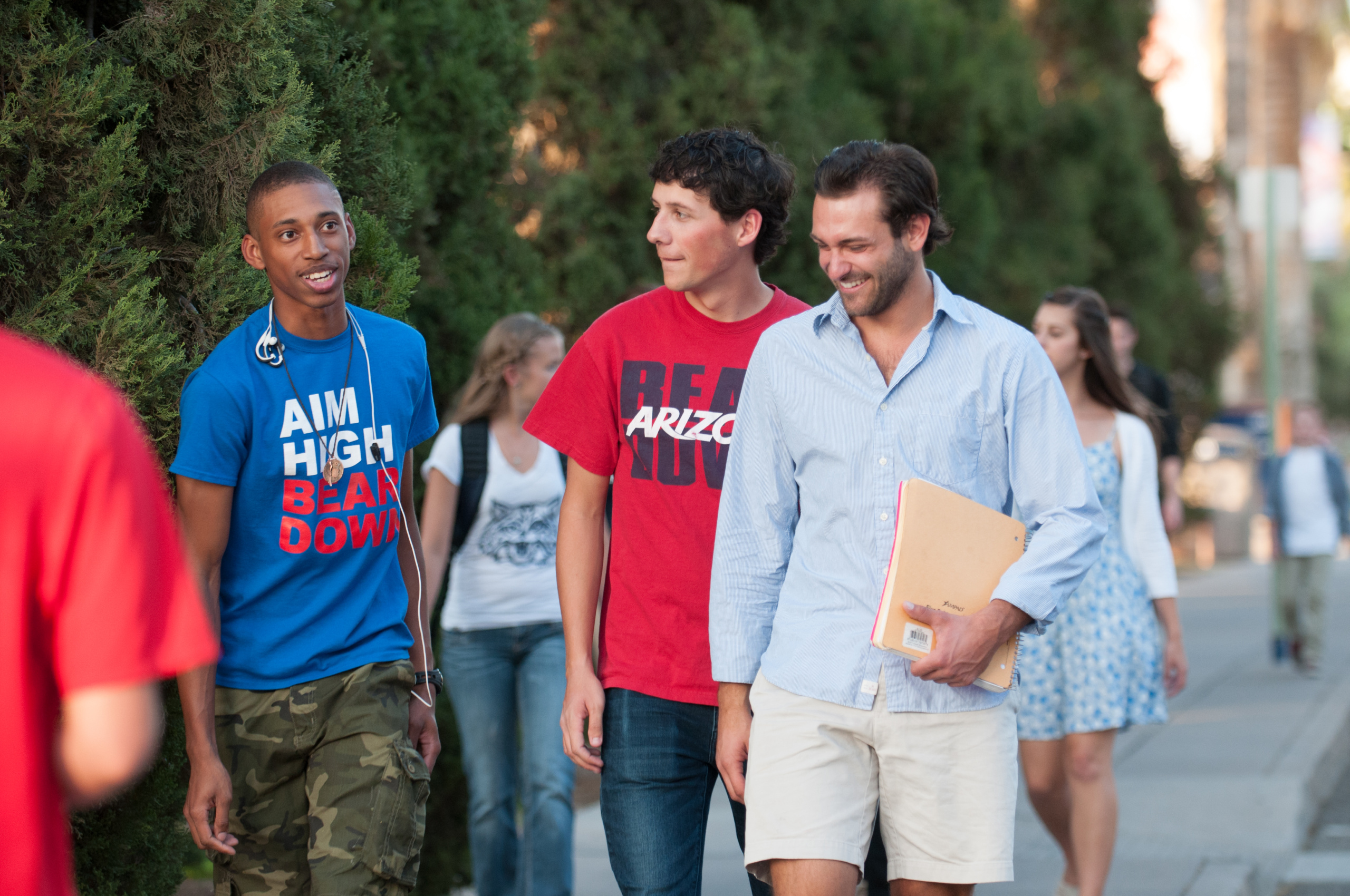 Students on UArizona campus